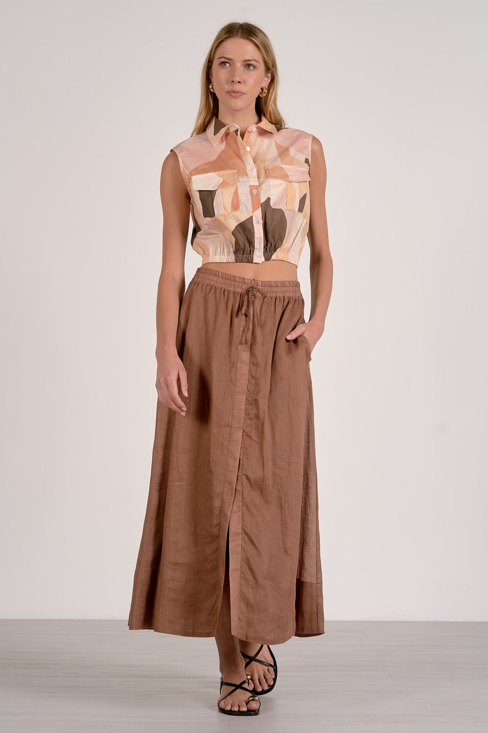 Sleeveless Collar Top